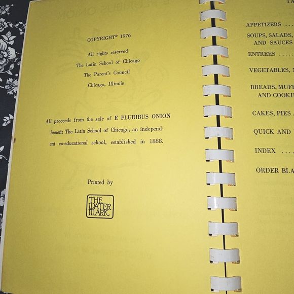 E. PLURIBUS ONION Chicago Latin School Parent Council 1976 Vtg Spiral Cook Book - Picture 4 of 12